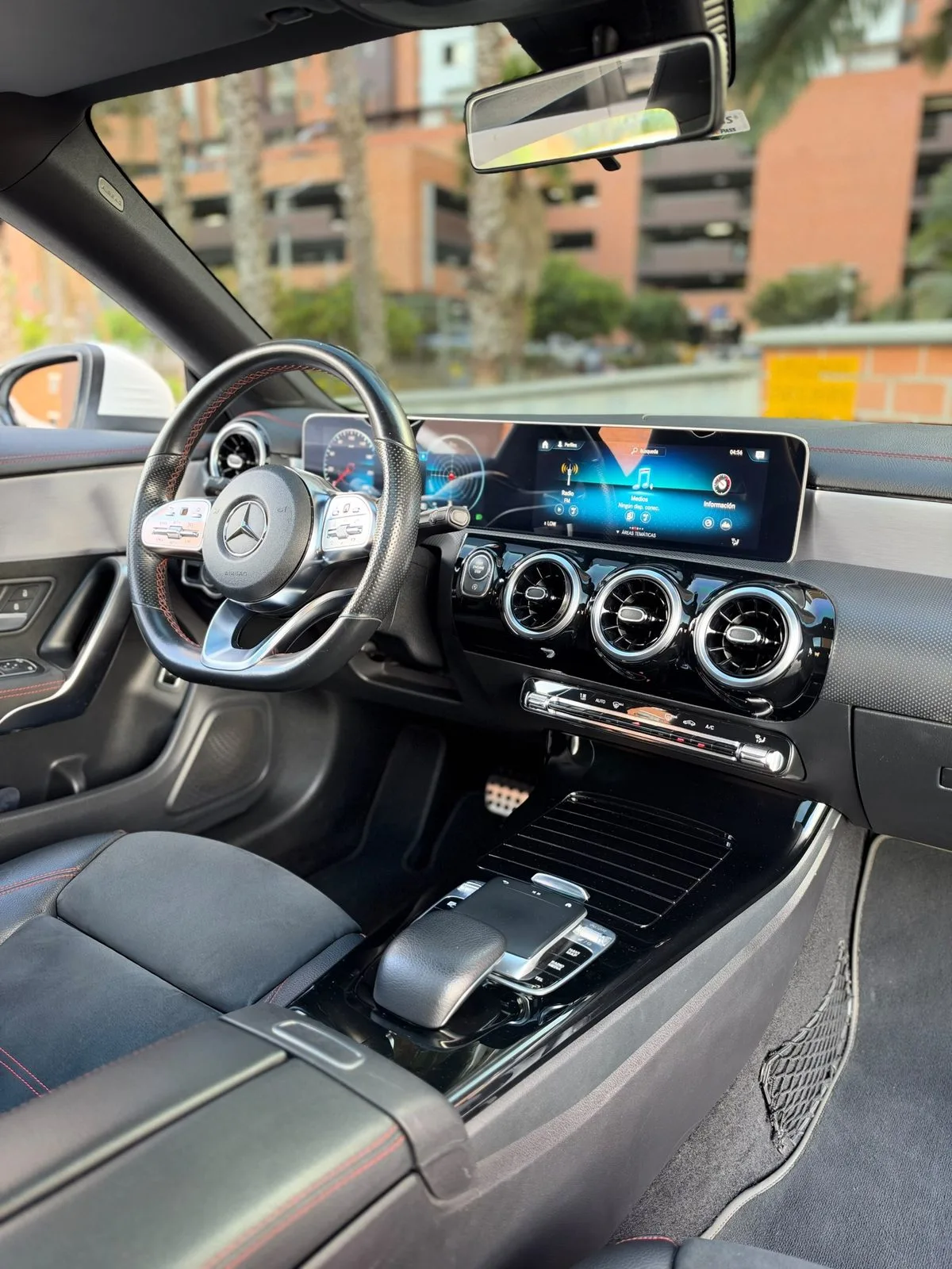 Mercedes Benz CLA180 Amg Line 2020 — foto 4 de 11