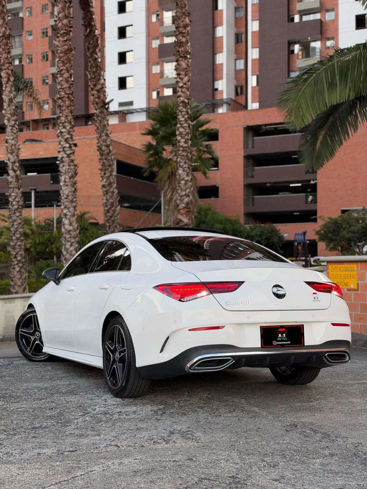 Mercedes Benz CLA180 Amg Line 2020 — foto 3 de 11